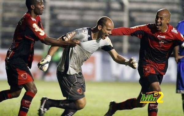 فيديو : شاهد الهدف الذى أحرزه حارس اويستى برأسه فى البرازيل