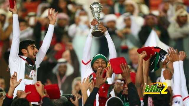 صورة : الجماهير الاماراتيه تتوافد قبل مباراة عمان ..!