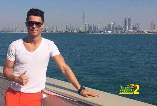 صور : كريستيانو وابنه وأصدقائه بالزي الاماراتي ..!