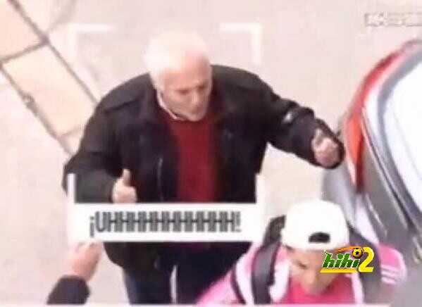 فيديو : كريستيانو يعلم مشجع صرخة الفوز بالكرة الذهبية
