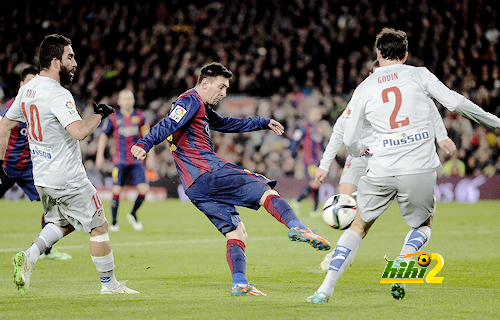 صور : ميسي يتلاعب بدفاع أتلتيكو على طريقته