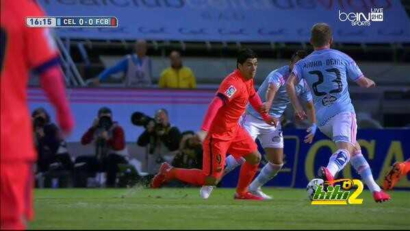 صور : هل حرم الحكم برشلونة من ركلة جزاء ..؟!