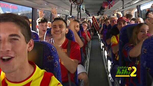صورة : جمهور برشلونة ينطلق بالحافلات متوجها إلى برلين