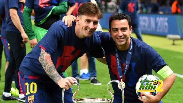 صور : احتفال تشافي وميسي مع كأس دوري الابطال