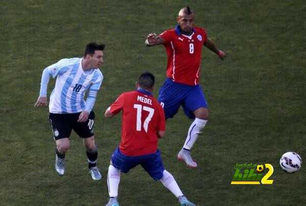فيديو : ميديل يمارس الكونغ فو مع ميسي بلقطة عنيفة ..!