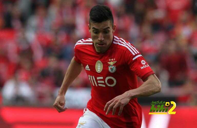 لاعب بنفيكا يقترب من مانشستر يونايتد