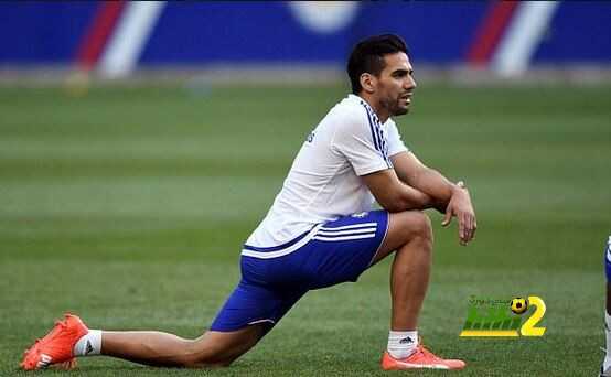 صور : فالكاو يشارك في تدريبات تشيلسي