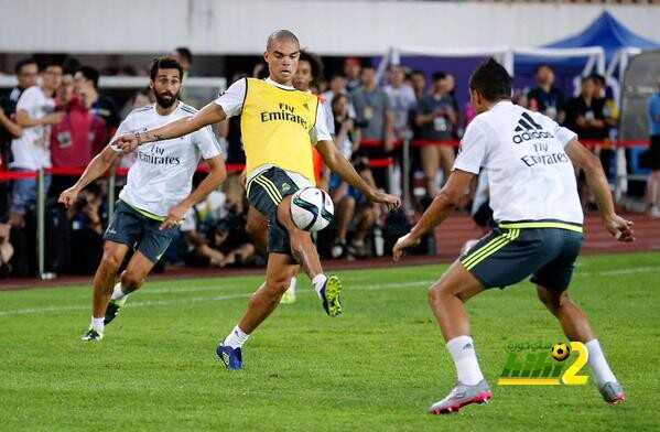 صورة : نجوم ريال مدريد خلال تناولهم العشاء
