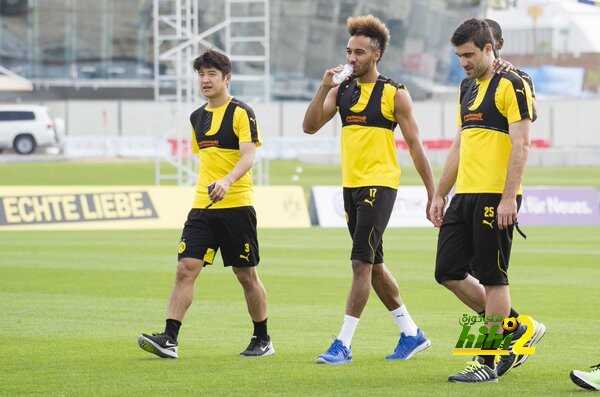 صور : اوباميانج يعود لتدريبات بروسيا دورتموند رفقة جائزة أفضل لاعب إفريقي