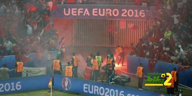 صورة : الشغب في المدرجات يحضر بمباراة تركيا ضد إسبانيا أيضا !!