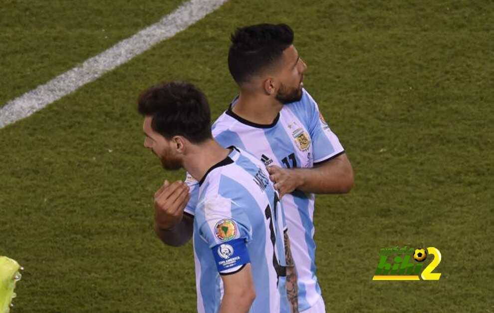 صور : شاشة مترو الأنفاق ترسل رسالة لميسي بعدم ترك المنتخب