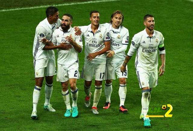 فيديو : لاعبو ريال مدريد يقتحمون مؤتمر زيدان للإحتفال معه باللقب