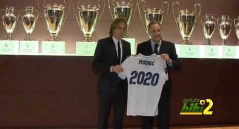 مودريتش يوقع عقود تجديد تعاقده مع الريال حتى 2020