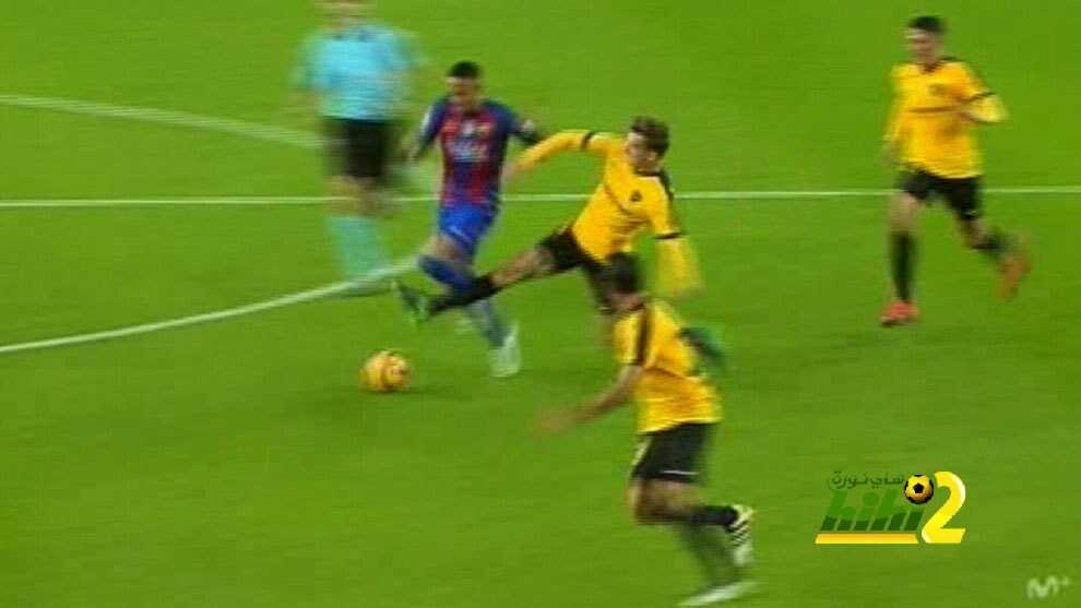 الحكم يتغاضى عن احتساب ركلة جزاء واضحة لبرشلونة