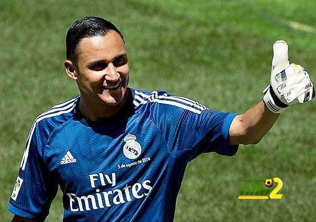 ريال مدريد يحتفل بيوم ميلاد نافاس
