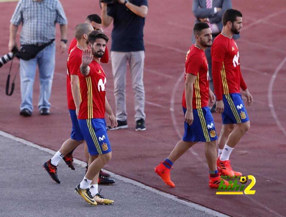 🔴 صورة: تدريبات منتخب إسبانيا ينعكس عليها الأحداث السياسية