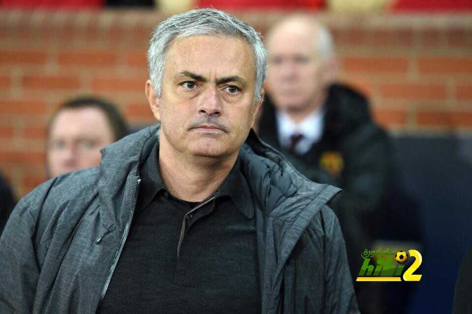 لاعب فالنسيا يتوسل فريقه للرحيل لليونايتد