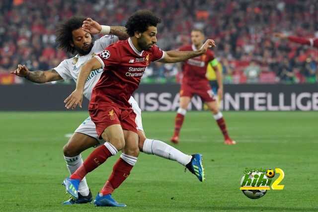 صدمة لليفربول .. صلاح يصاب ويغادر الملعب