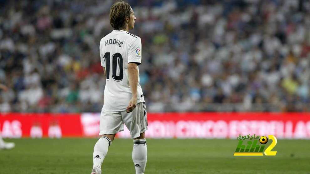 مودريتش يسعى لتحطيم هيمنة رونالدو وميسي على الألقاب الفردية