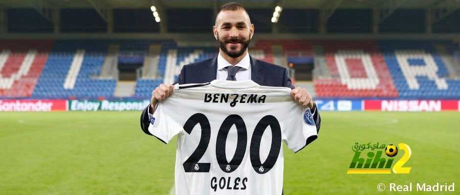 بنزيما يحتفل بوصوله لـ 200 هدفًا مع الريال