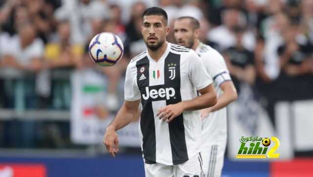 ايمرى كان يحتفل بعودته للملاعب بعد غياب