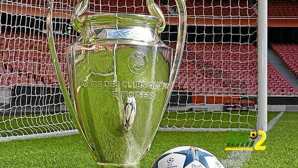 صورة : الآس تتساءل من منهم سيرفع الكأس بنهاية دوري الأبطال ؟!