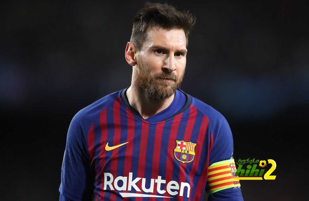 ميسي يكشف أسباب إشارته لجماهير برشلونة