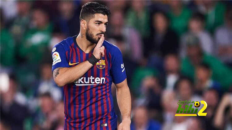 فيديو: سواريز يتسبب في إصابة الحكم بصاروخية في وجهه
