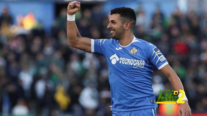 من هو انخل كوريا كي يفاوضه برشلونة ؟