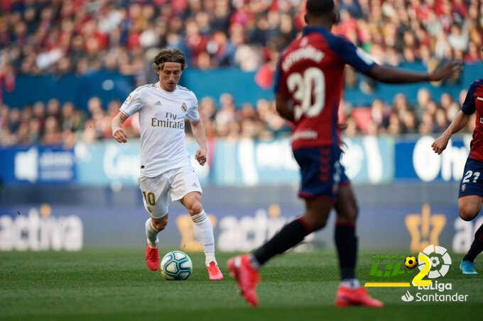 ريال مدريد يواصل الصدارة برباعية في شباك أوساسونا