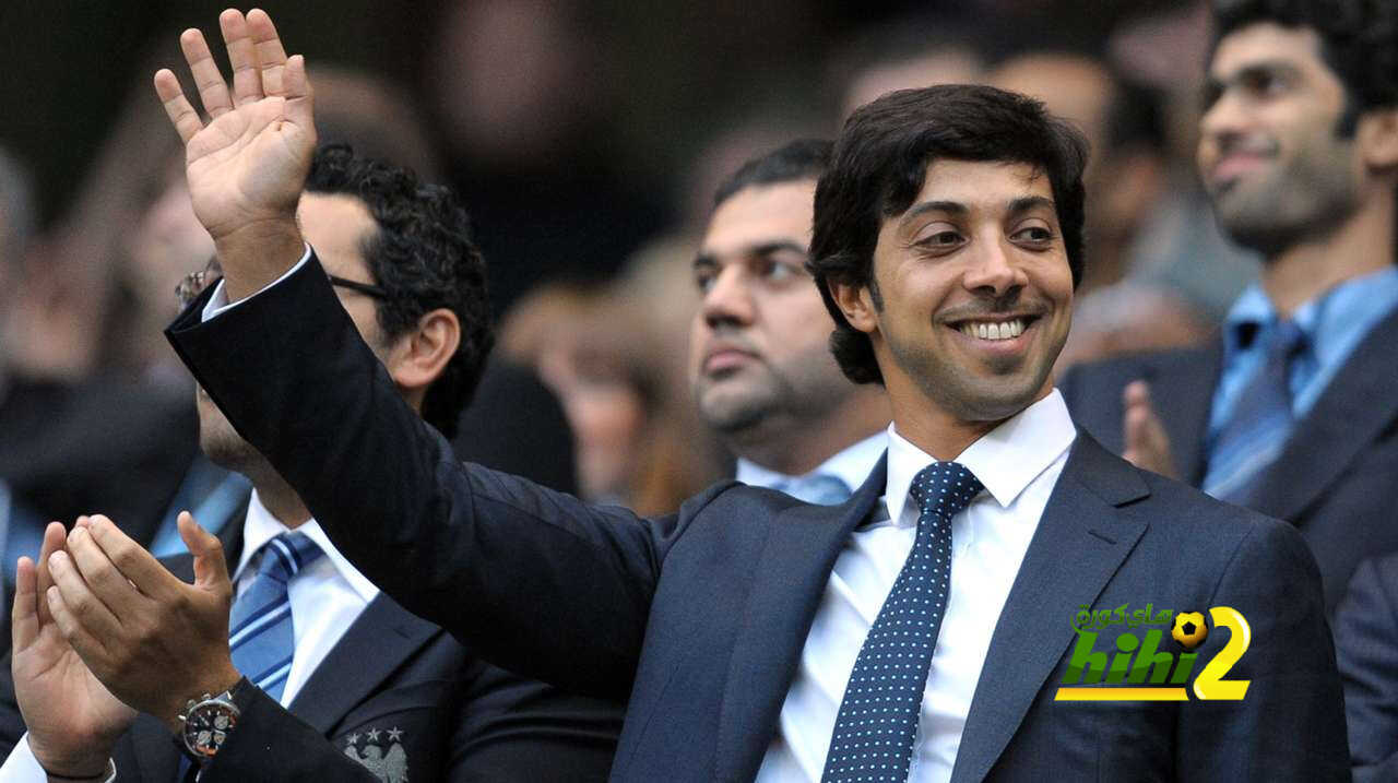 فيديو: مالك مانشستر سيتي يقابل عقوبة الاتحاد الأوروبي بالتصويب على أجويرو