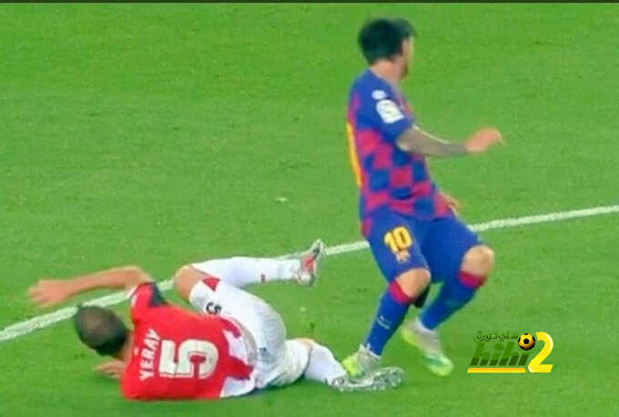 صورة: إجماع جماهيري على أحقية طرد ميسي أمام بلباو