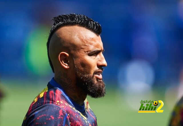 فيدال يعلن موقفه من الرحيل عن برشلونة