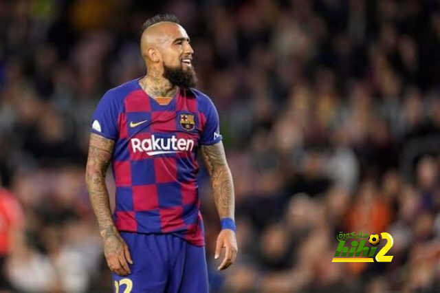 فيدال يسير على درب راكيتيتش في برشلونة