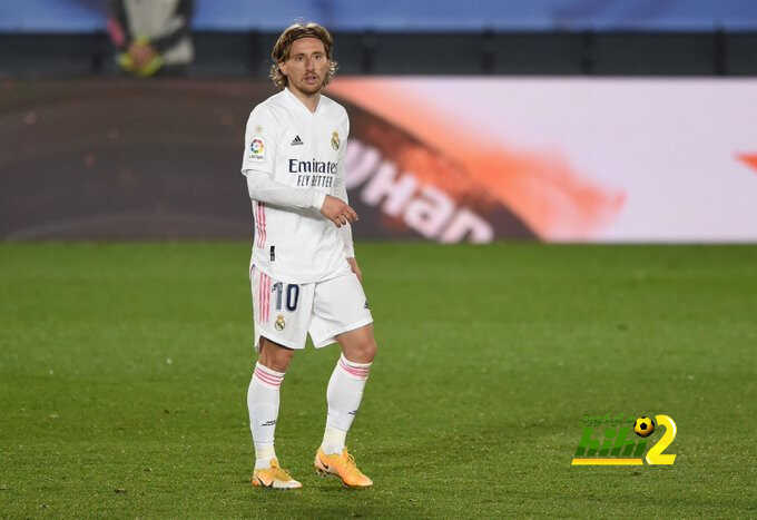 فيديو: بنزيمة يهدي مودريتش ثاني الأهداف بشباك إيبار