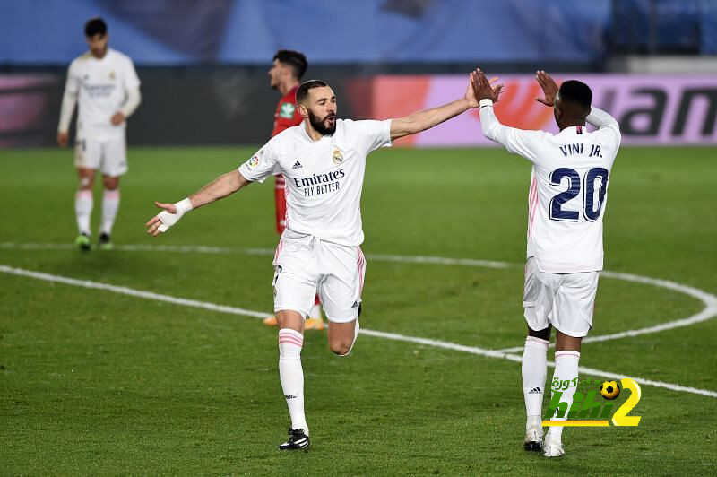 صورة: روح رياضية بعد لقاء ريال مدريد مع غرناطة