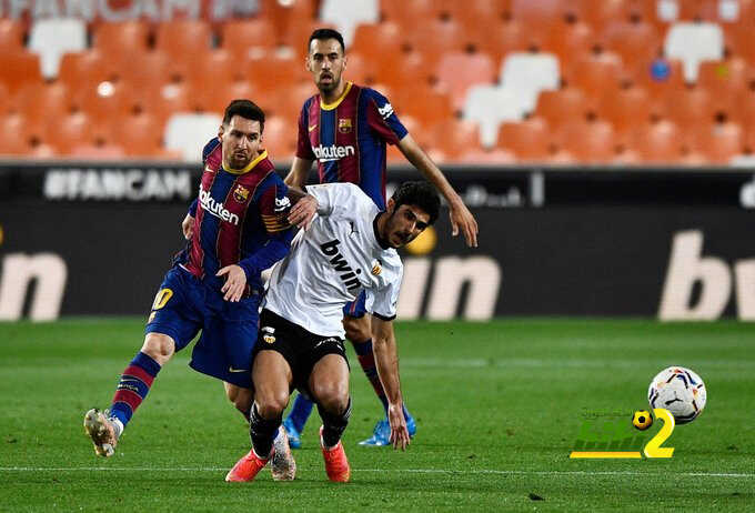 صور: الحكم يحرم برشلونة من ركلتي جزاء أمام فالنسيا