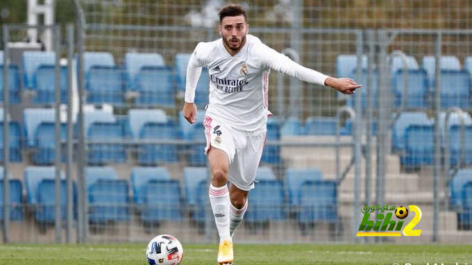 مدافع ريال مدريد يطرق باب الرحيل في حالة واحدة!