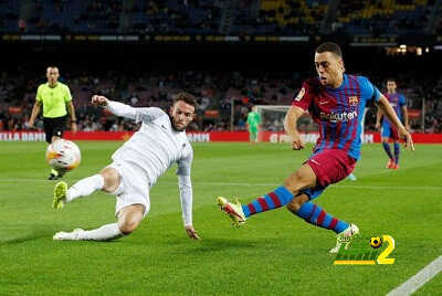 ألفاريز يؤكد غضب جماهير برشلونة من كومان