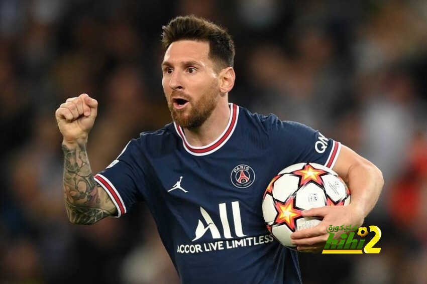 فيديو: ردة فعل ميسي للصحافة عقب انتهاء العشاء مع أساطير برشلونة