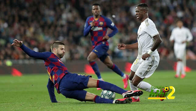 فينسيوس أحرج بيكيه وأظهر عيب برشلونة الكبير!