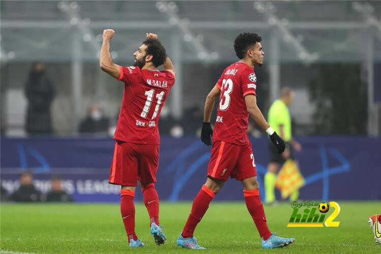 كرة القدم تدور حول محمد صلاح