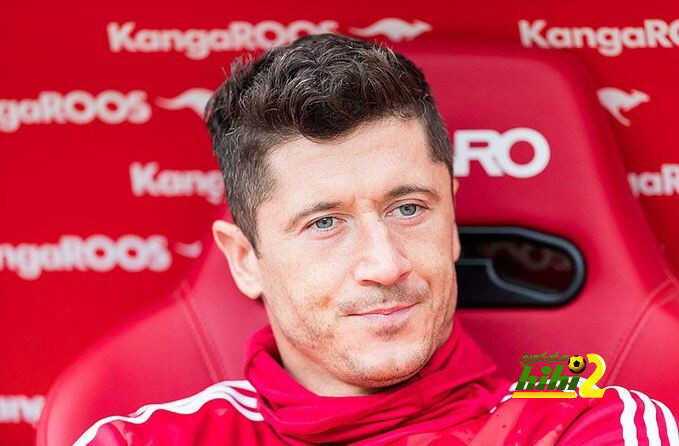 ليفاندوفسكي في عين الإعلام الإسباني .. يوم في مدريد وآخر في برشلونة!