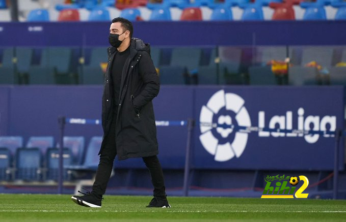 خط الوسط الذي يريده تشافي في برشلونة الموسم المقبل