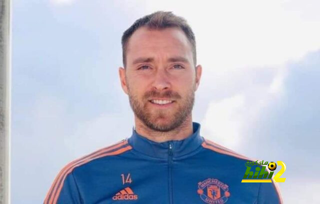 صورة .. إريكسن يتسلم جائزة لاعب الشهر في مانشستر يونايتد