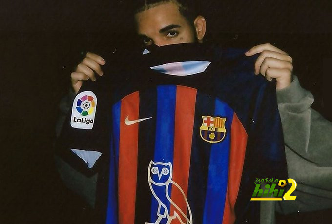قميص برشلونة من لا شعار إلى شعار البومة.. تغييرات كثيرة في ظرف زمني قصير