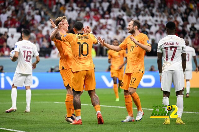 هولندا تهزم قطر بثنائية وتتأهل إلى دور الـ16