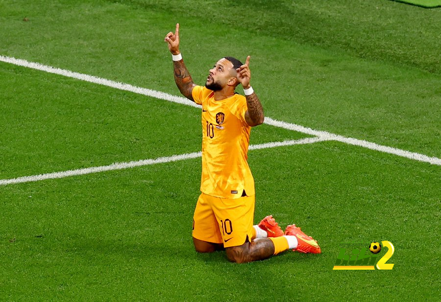 السبب الذي يجعل ديباي متألق مع هولندا عكس برشلونة