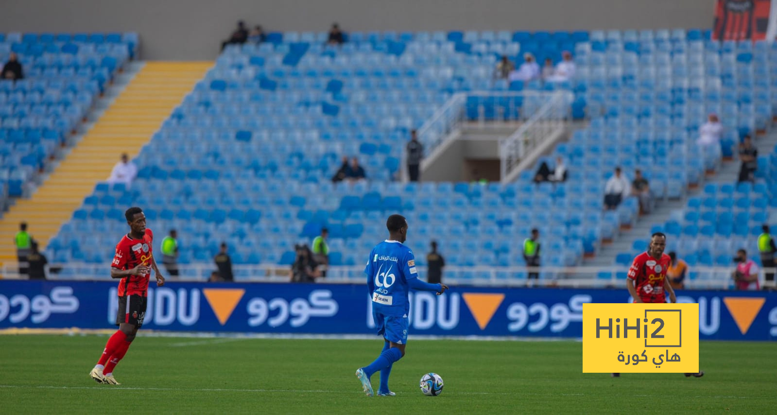 إحصائيات الشوط الأول بين الهلال والرياض