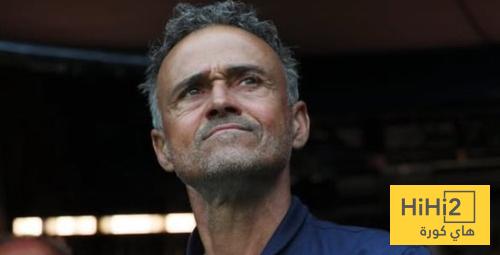 مشجعو برشلونة يحتفلون مع انريكي بالفوز على ريال مدريد